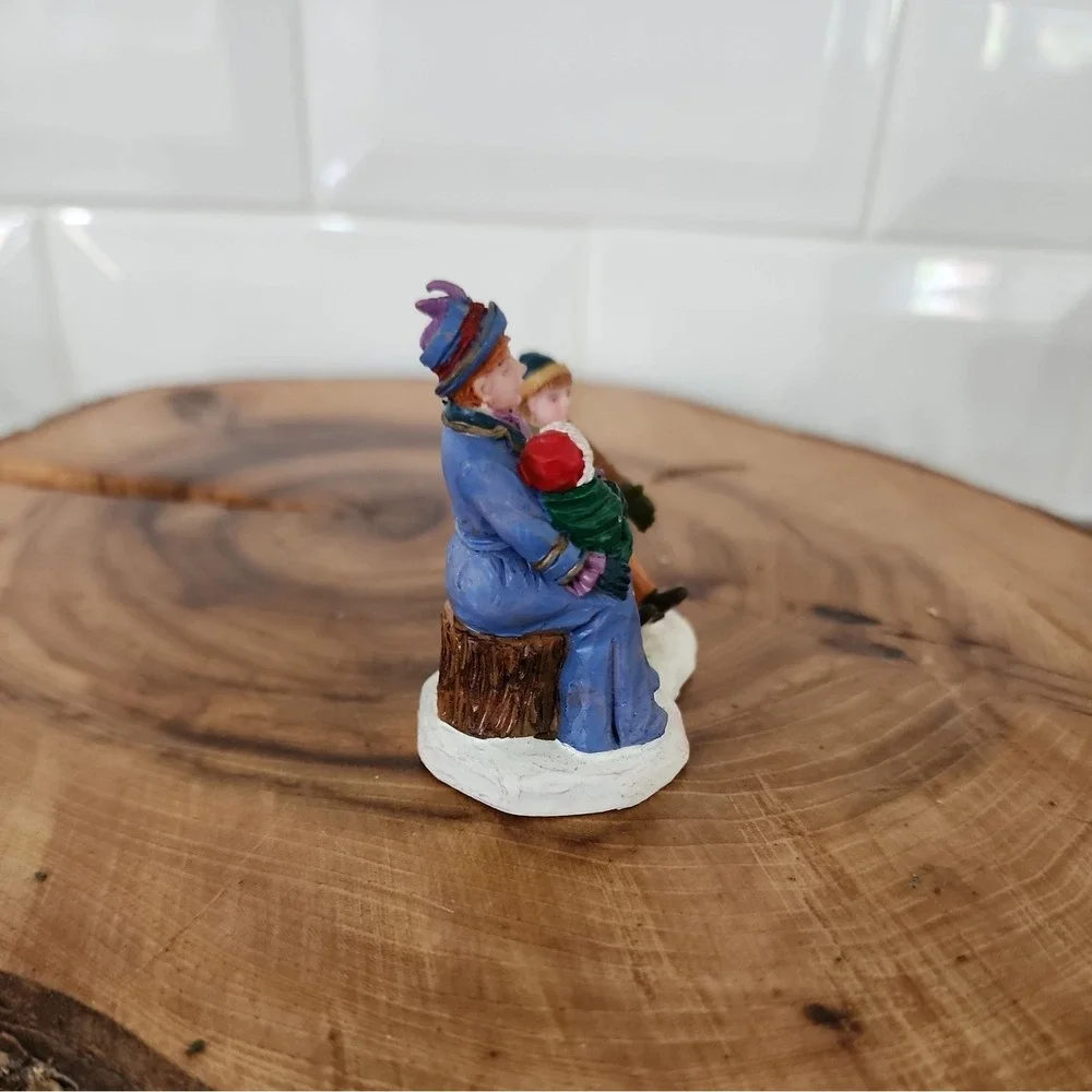 2004 #44221 Retired Lemax Village‎ Collection Figurines 